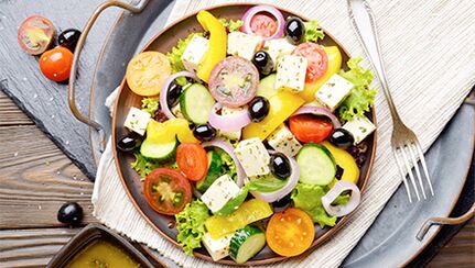 Mga salad ng gulay sa diyeta sa Mediterranean para sa mga gustong mawalan ng timbang