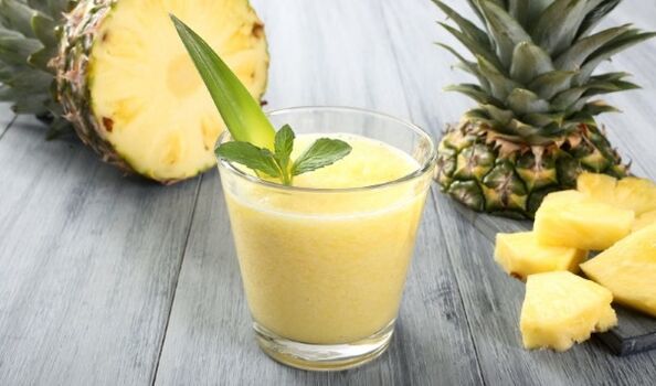 Ang ginger-pineapple smoothie ay epektibong nililinis ang katawan ng mga lason